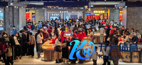 （尽管依然邻近春节假期，但水贝各大卖场里的东谈主气依旧不减吴家明/摄）